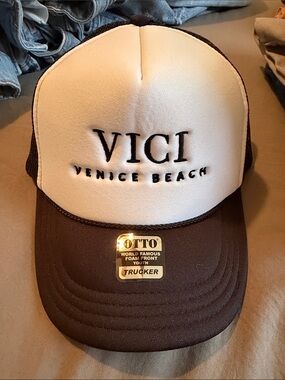 VICI Two-Tone Trucker Hat - White & Brown